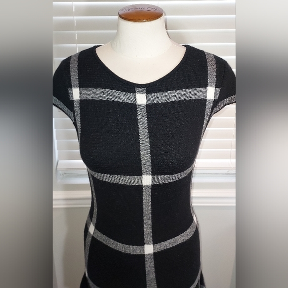 Alice + Olivia Black and White Plaid Flared Skirt Dress Pre-owned - Picture 2 of 8
